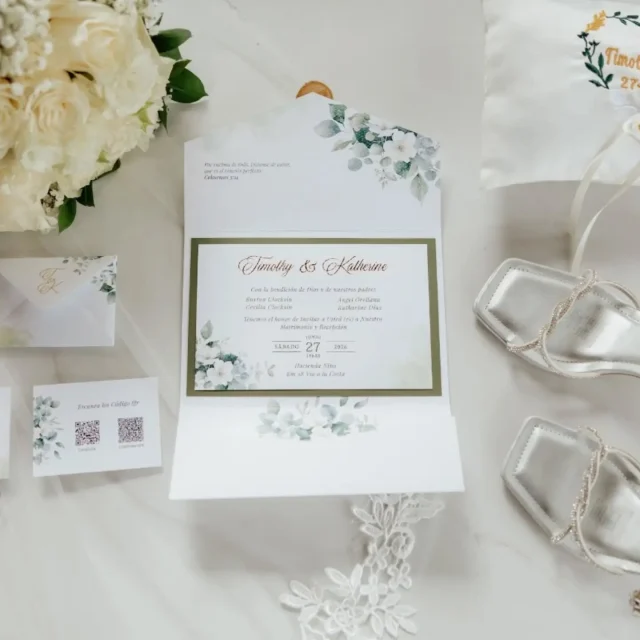 Invitación en Tríptico Vertical a 3 capas para unos novios 👌🤵👰 . . 📷 Photo